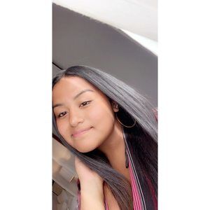 Meet your Posher, Alexia